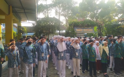 Upacara Bendera di SD Muhammadiyah Prambanan untuk Peringati Hari Pendidikan Nasional